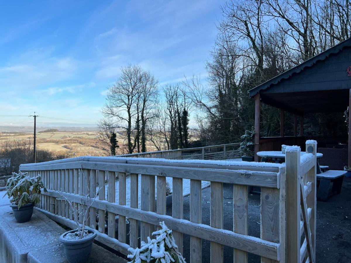 Kabin In The Woods Villa Llandybie Exterior photo